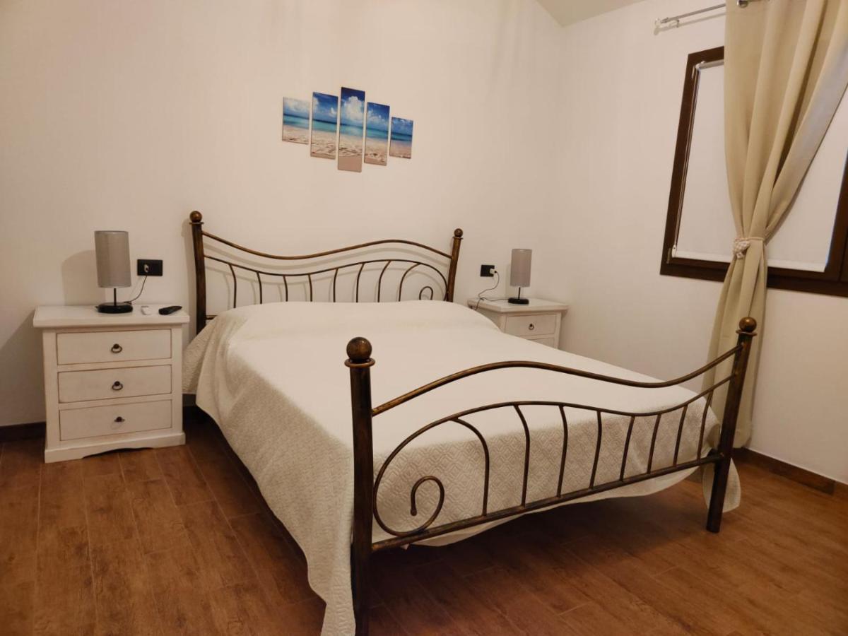 Casa Janas Affittacamere Bed & Breakfast พิสซินาส ภายนอก รูปภาพ